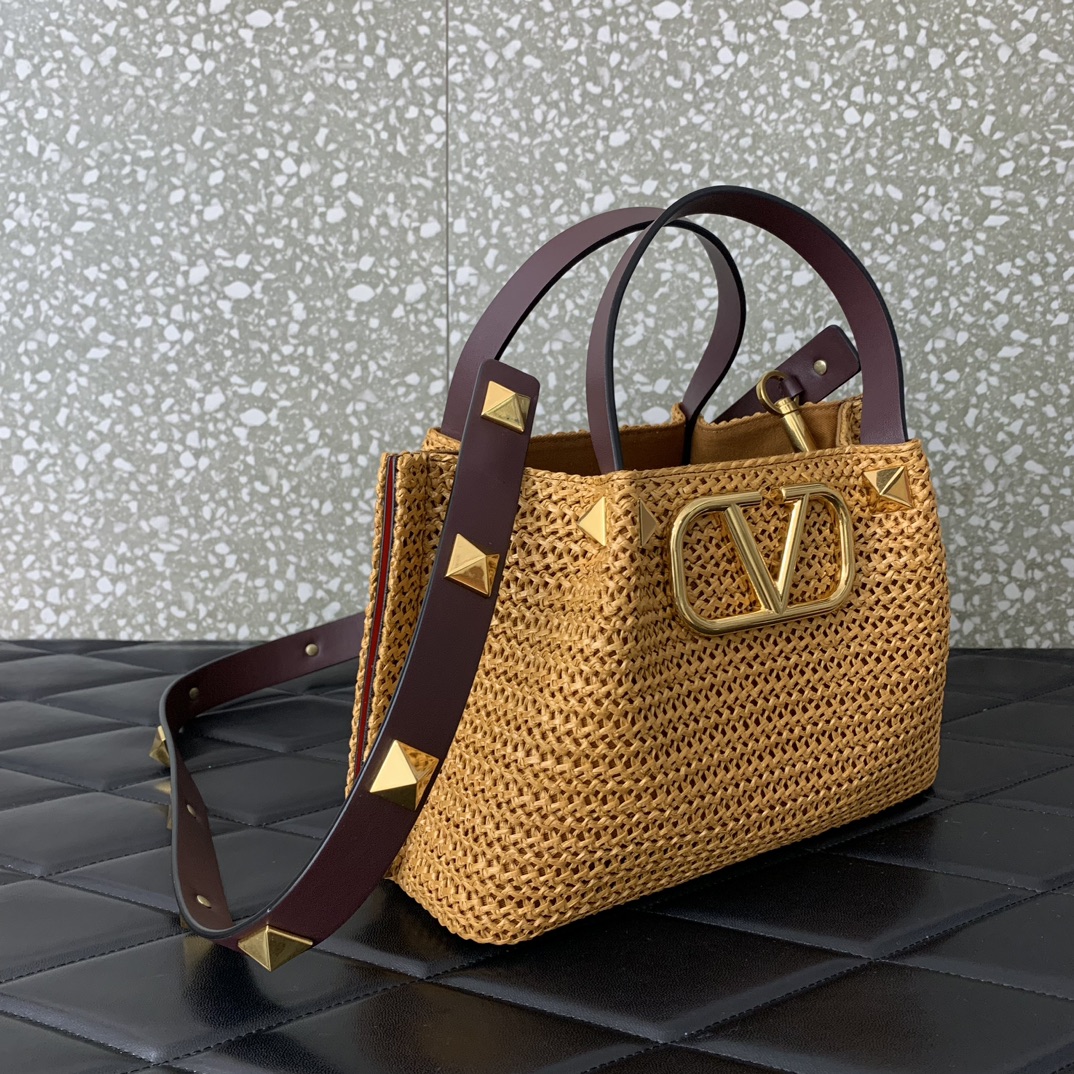 Valentino Garavani Small Shoulder Bag in Chocolate Synthetic Raffia 